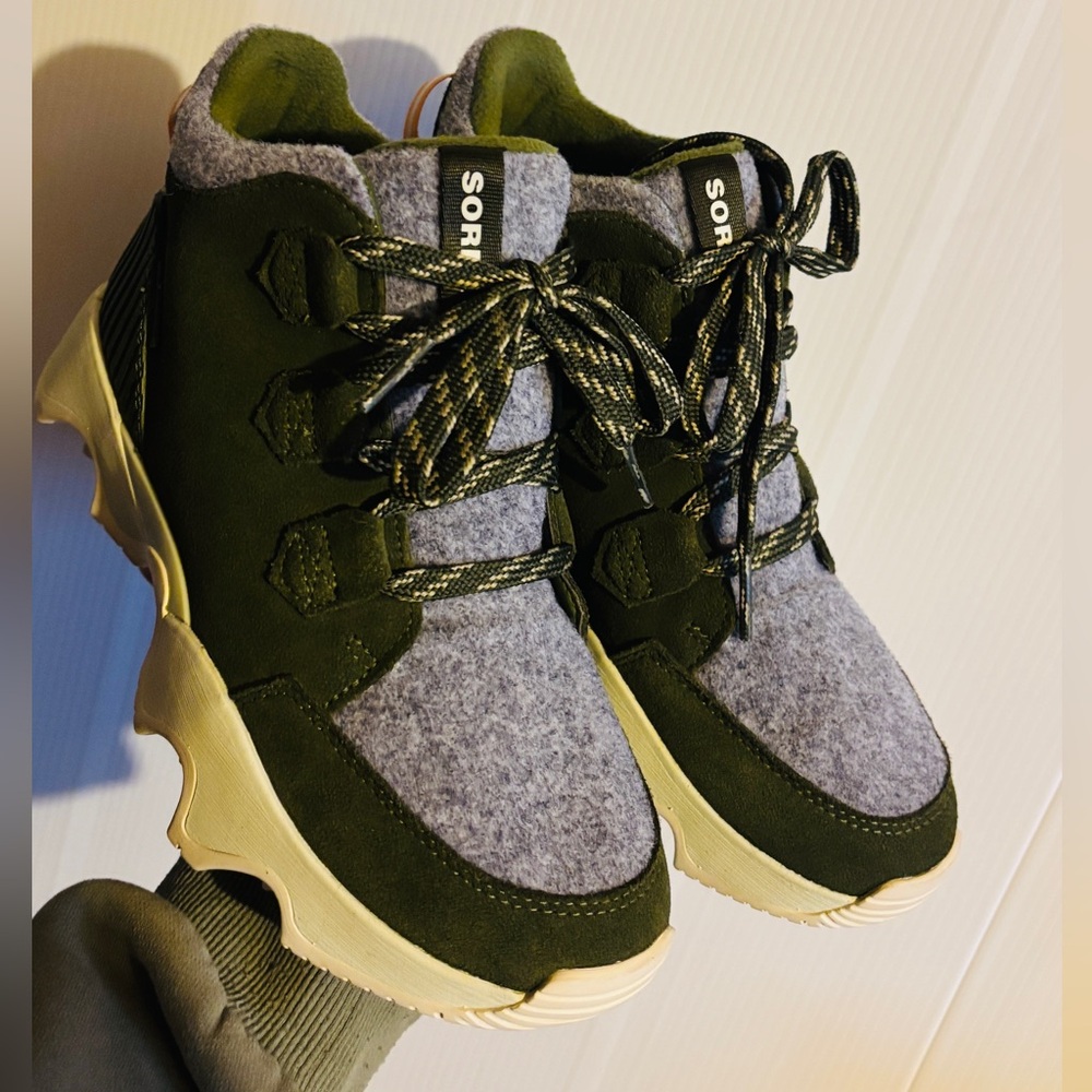 New without tags Sorel Women’s  Sneakers - Olive and Charcoal